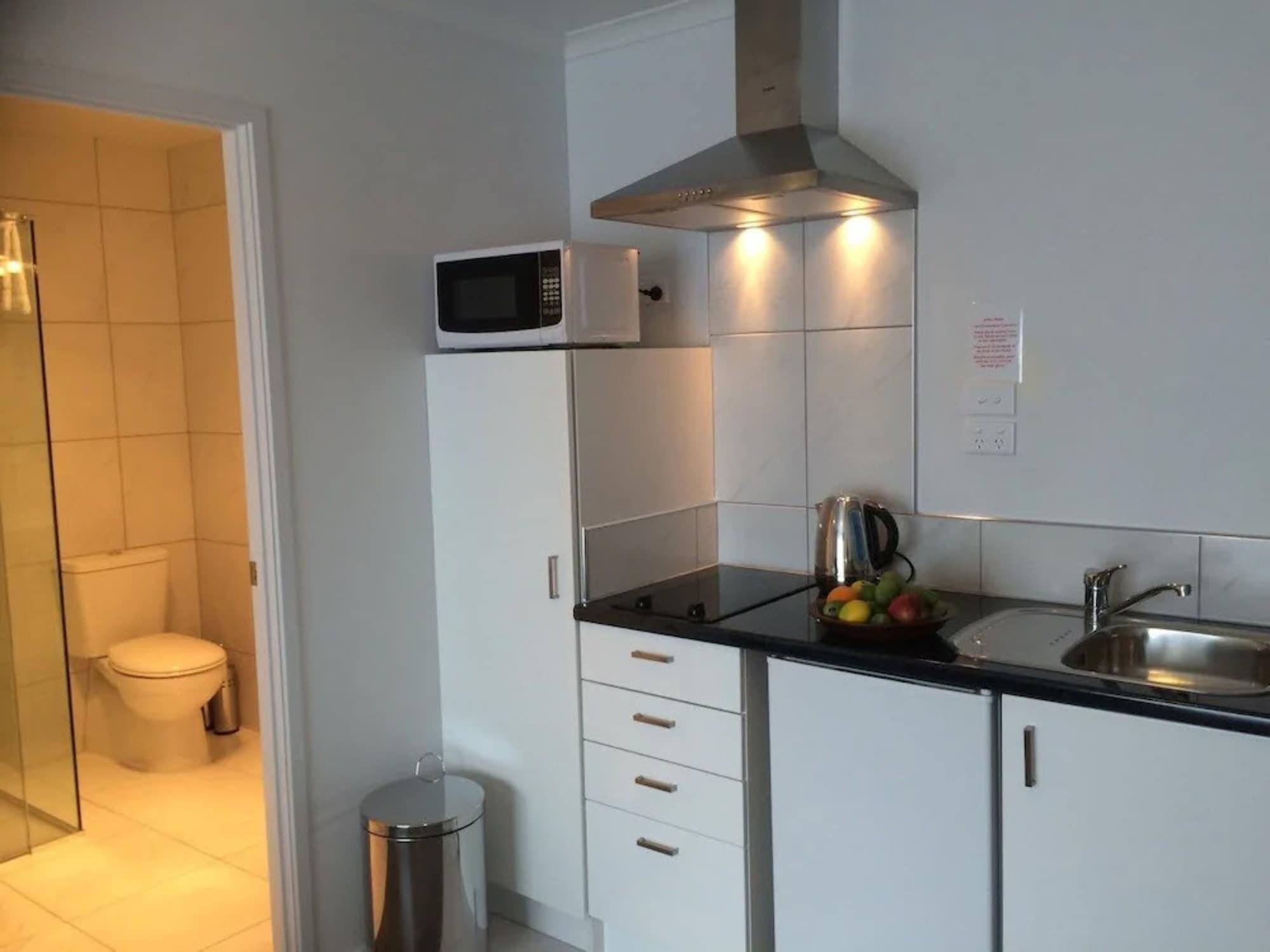 Bks Premier Motel Hamilton Exterior photo A kitchenette in a studio apartment