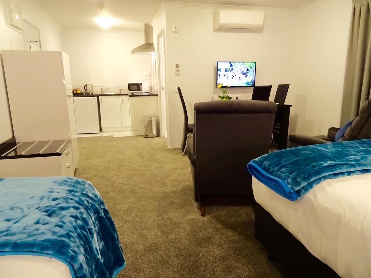 Bks Premier Motel Hamilton Exterior photo A studio apartment in New Zealand