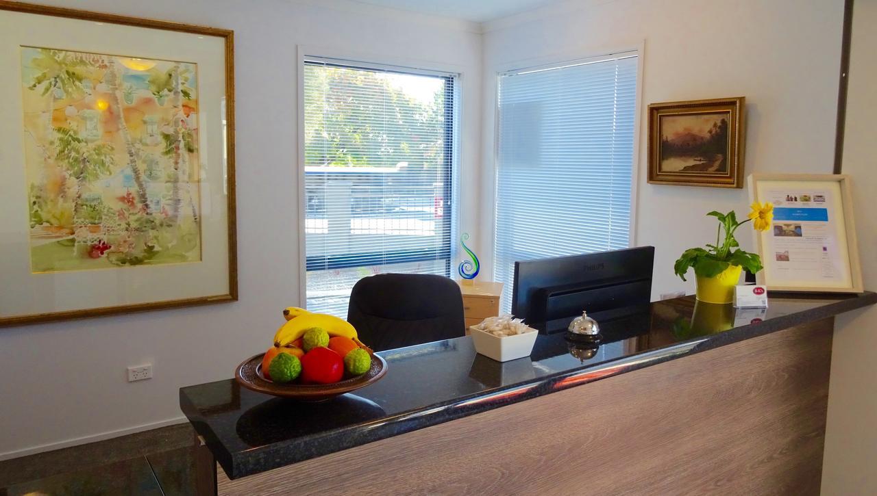Bks Premier Motel Hamilton Exterior photo Reception desk at a medical practice