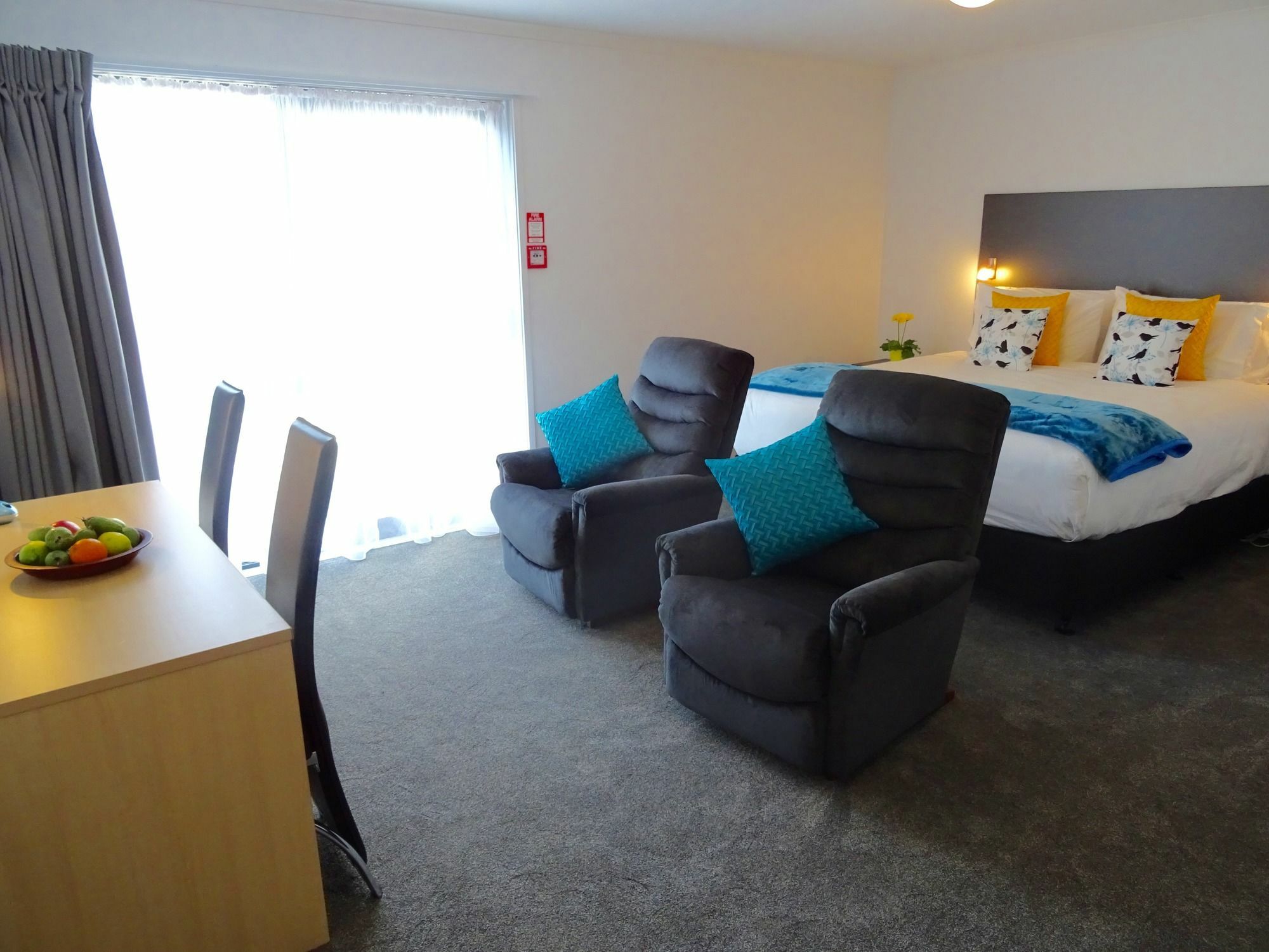 Bks Premier Motel Hamilton Exterior photo A typical studio apartment