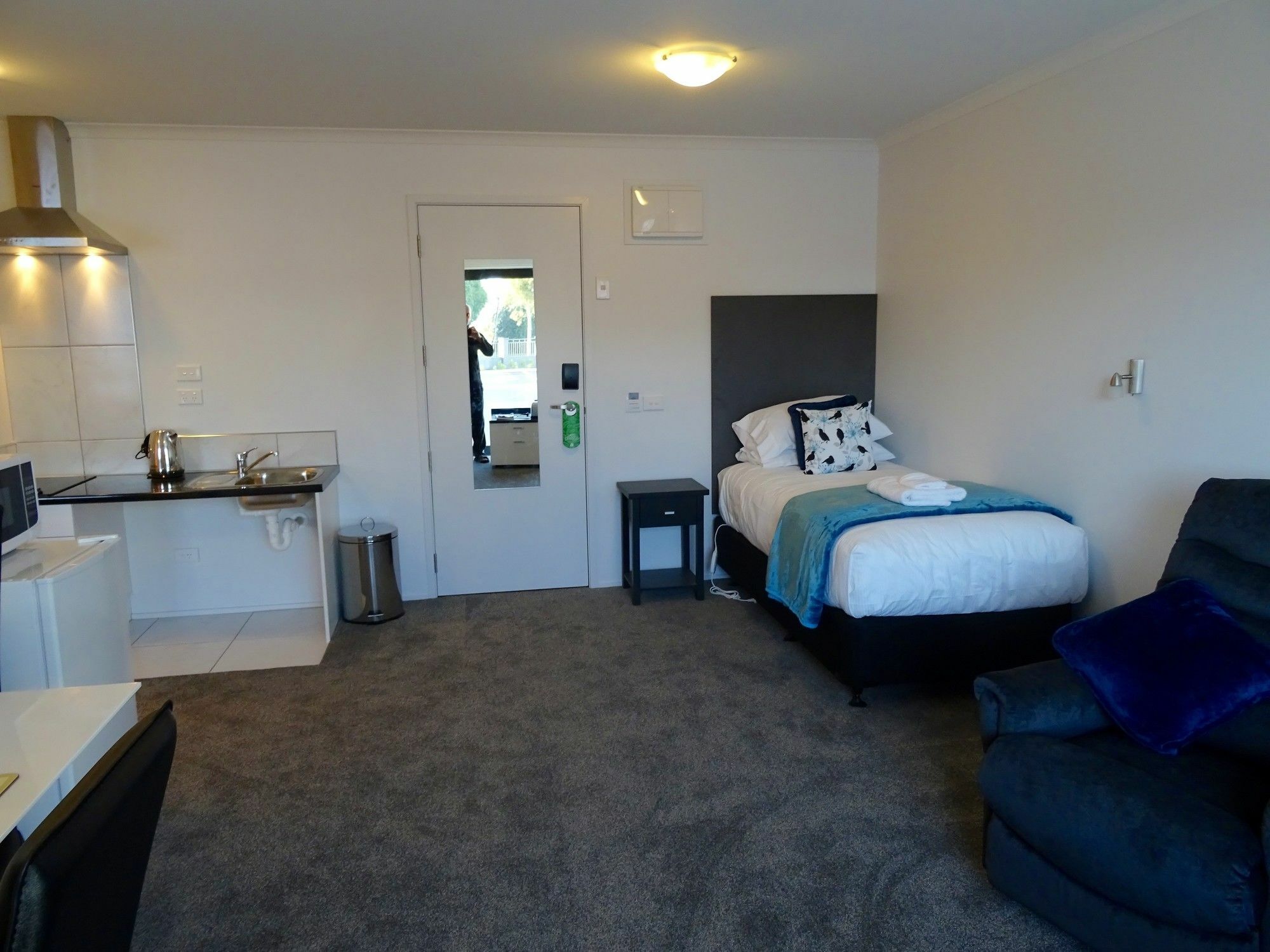 Bks Premier Motel Hamilton Exterior photo A studio apartment in New Zealand