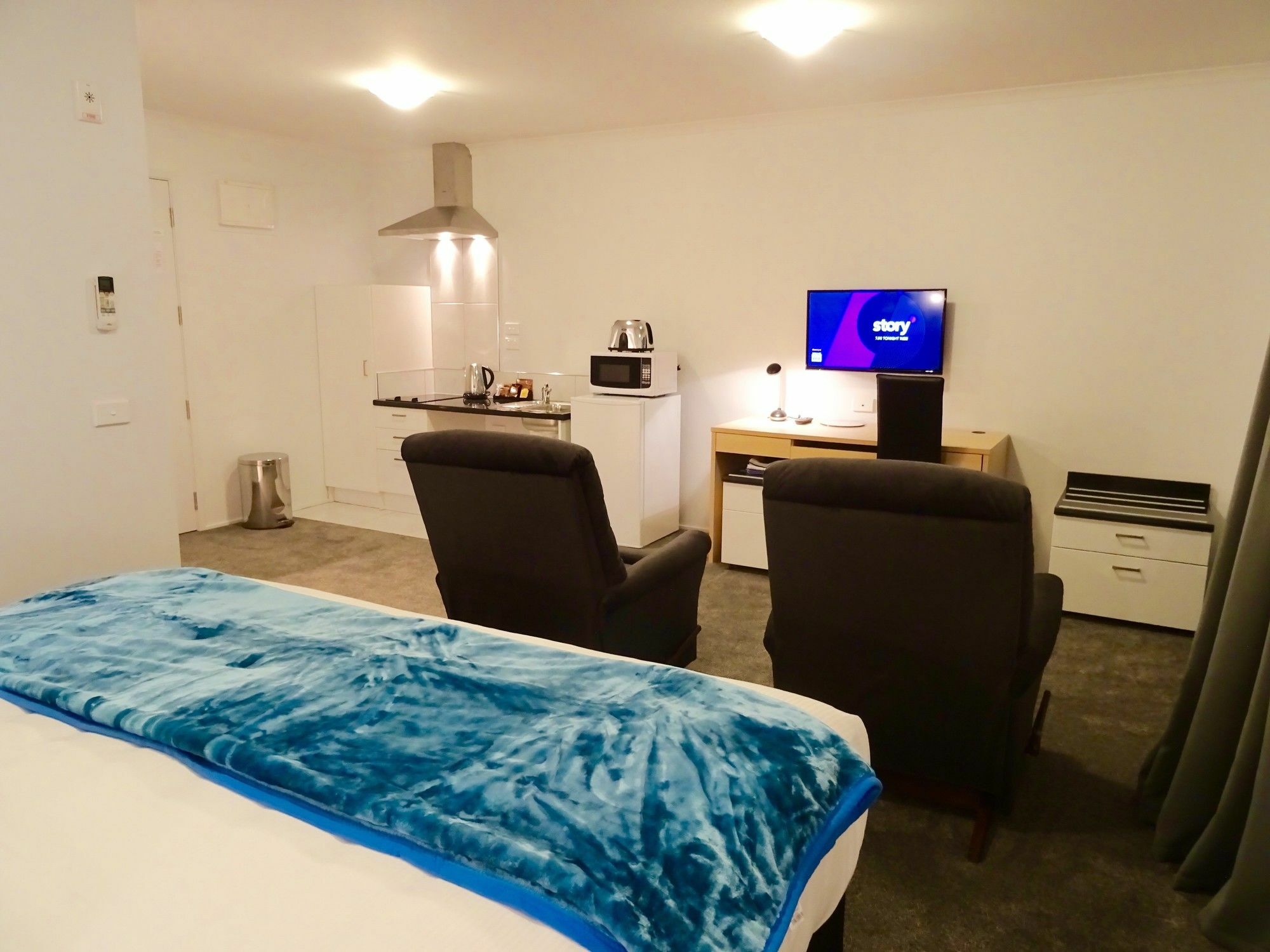 Bks Premier Motel Hamilton Exterior photo A studio apartment in the UK